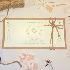 Geburtstagskarte Die Welt ist schön, weil du mit drauf bist – Handgemachte Karte für Geldgeschenke & Gutscheine