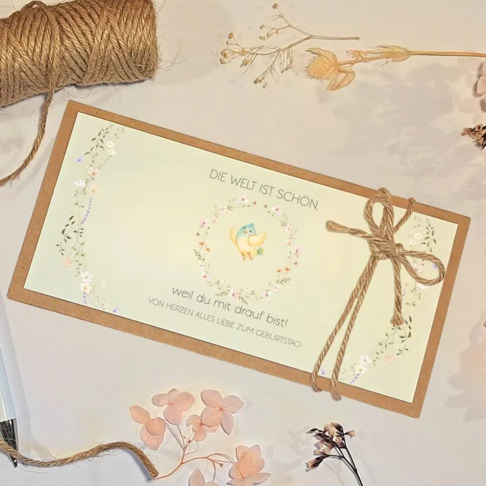 Geburtstagskarte Die Welt ist schön, weil du mit drauf bist – Handgemachte Karte für Geldgeschenke & Gutscheine