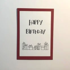 Geburtstagskarte dunkelrot mit Happy Birthday & Päckchen, 15x10,5 cm