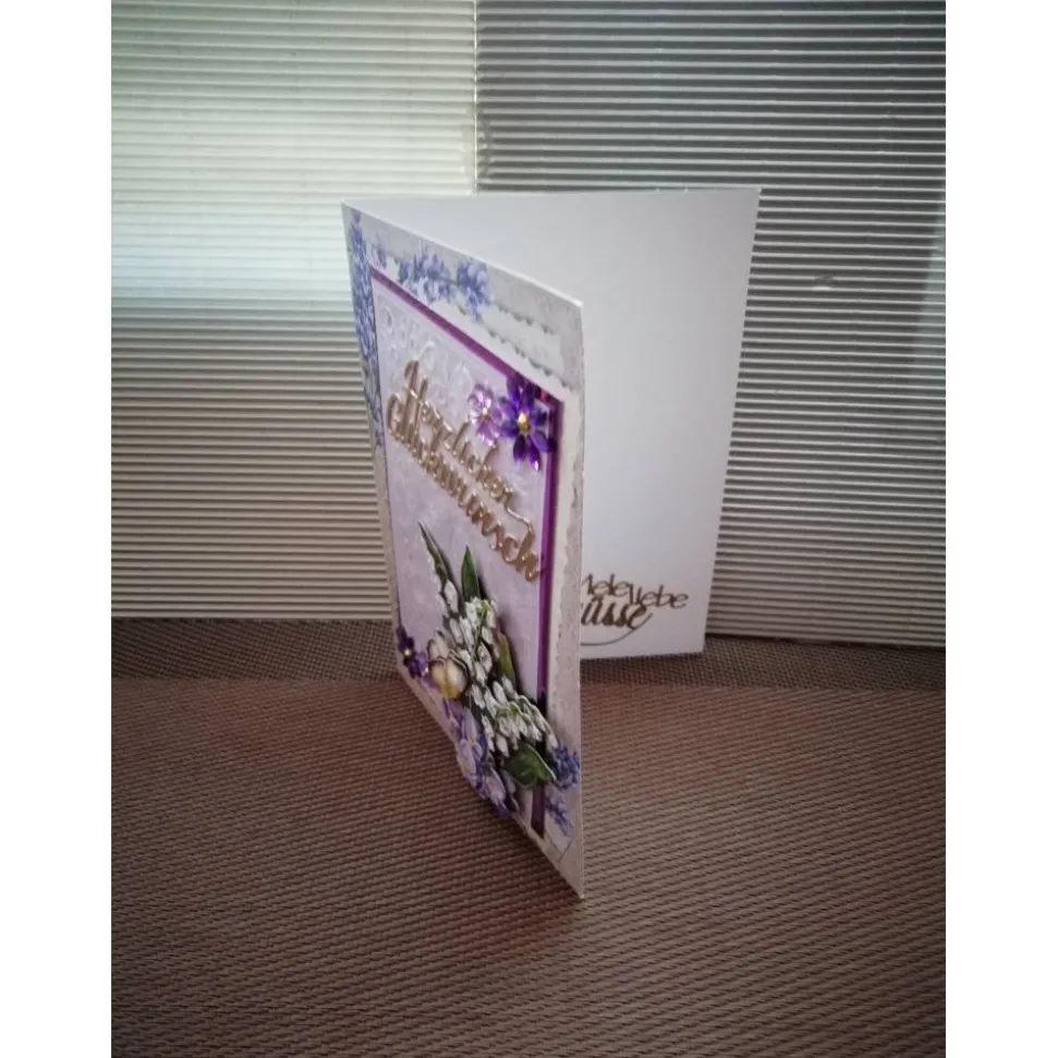 Geburtstagskarte für eine Frau in Lila mit Maiglöckchen