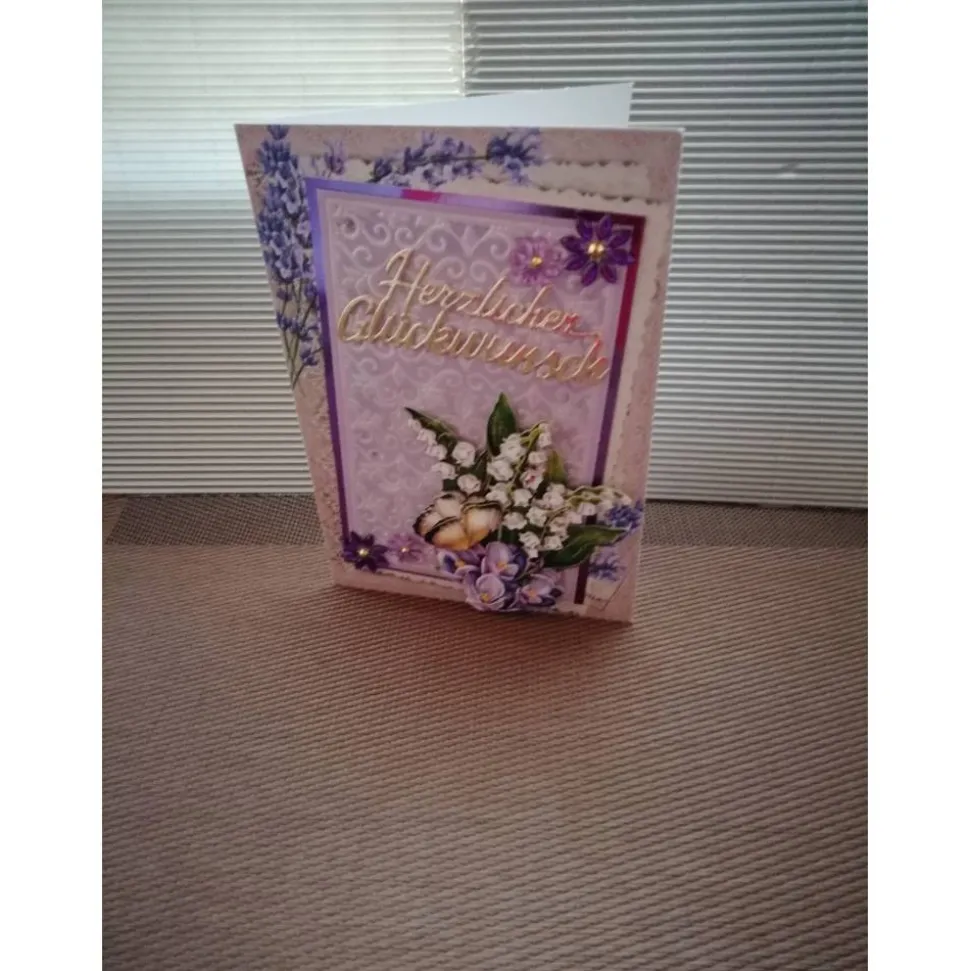 Geburtstagskarte für eine Frau in Lila mit Maiglöckchen