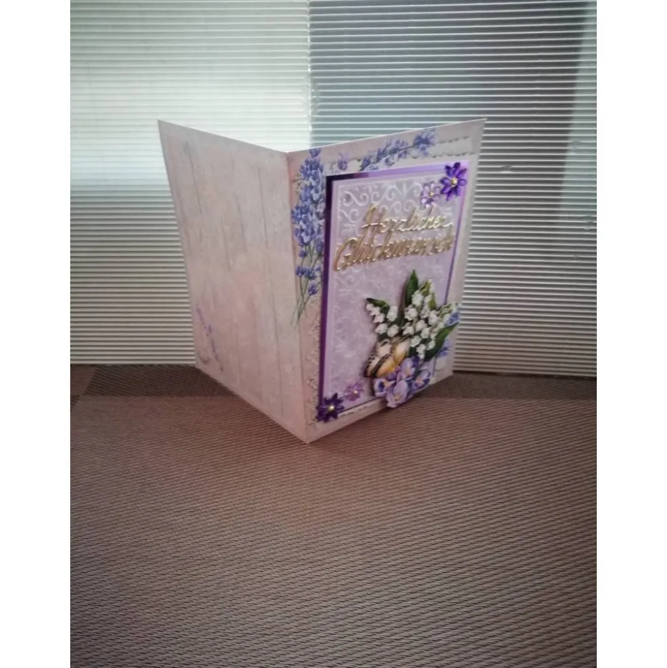 Geburtstagskarte für eine Frau in Lila mit Maiglöckchen