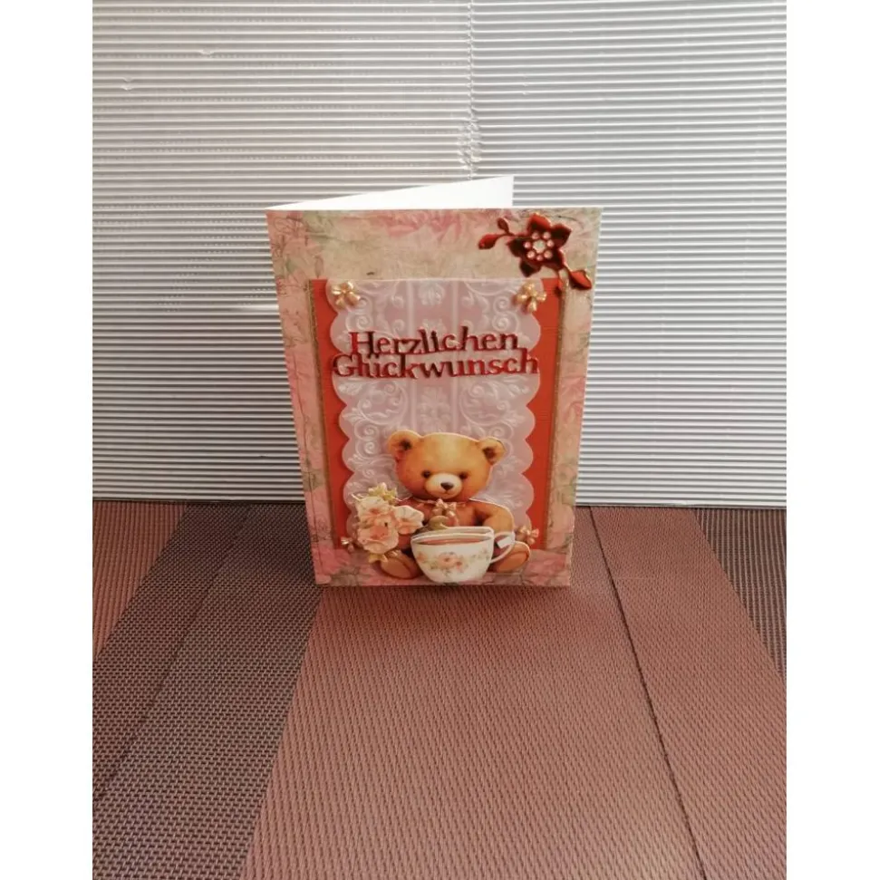 Geburtstagskarte für eine Frau mit einem kleinen Teddybären