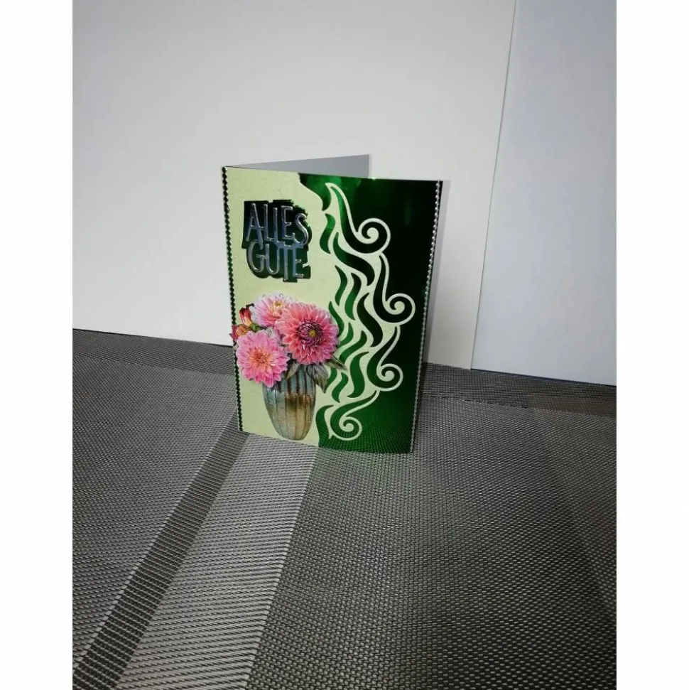 Geburtstagskarte für eine Frau mit rosafarbenen Blumen