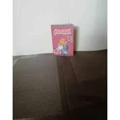 Geburtstagskarte für eine Frau in altrosa mit einem kleinen Wichtel