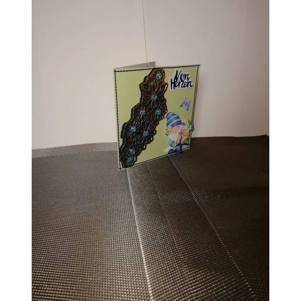 Geburtstagskarte für eine Frau verspielt mit einem kleinen Wichtel