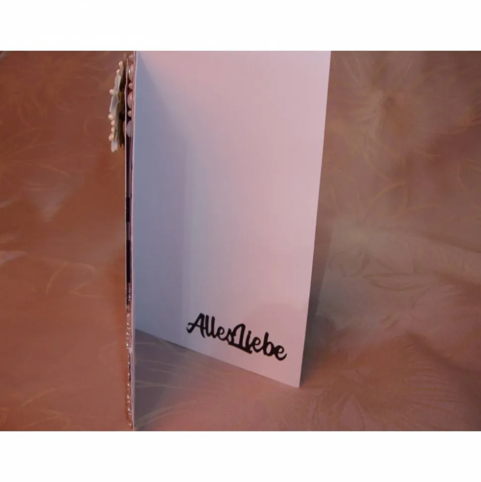 Geburtstagskarte für eine Frau, verspielt, Kind mit Hund, weiß