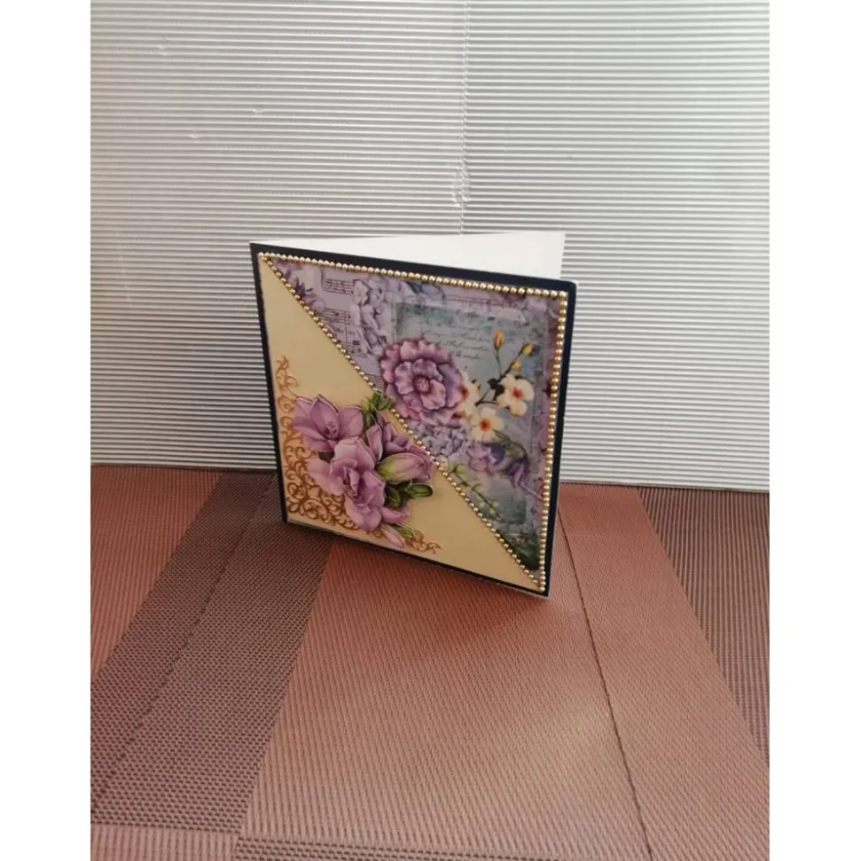 Geburtstagskarte für eine Frau mit lilafarbenen Blumen