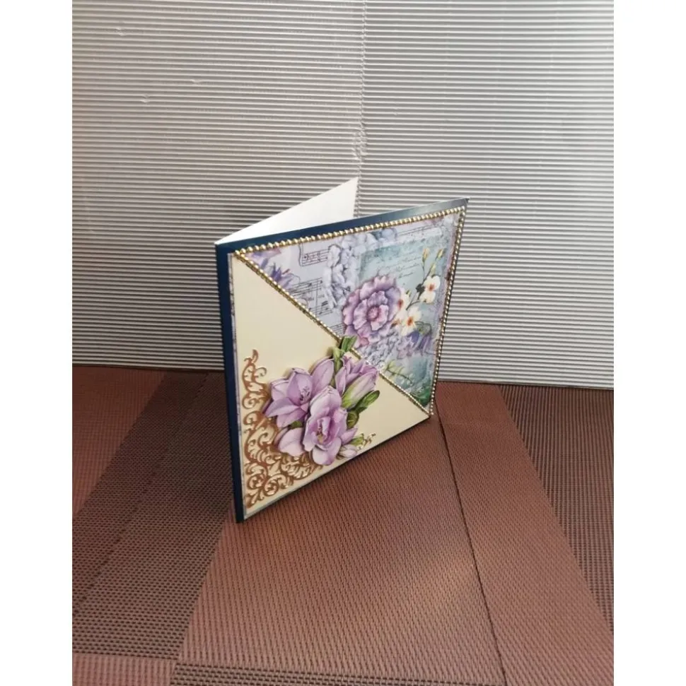 Geburtstagskarte für eine Frau mit lilafarbenen Blumen