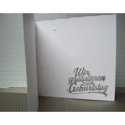 Geburtstagskarte für eine Frau in lila mit Kuchen