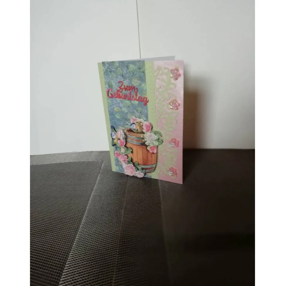 Geburtstagskarte für eine Frau, verspielt mit einem Singvogel