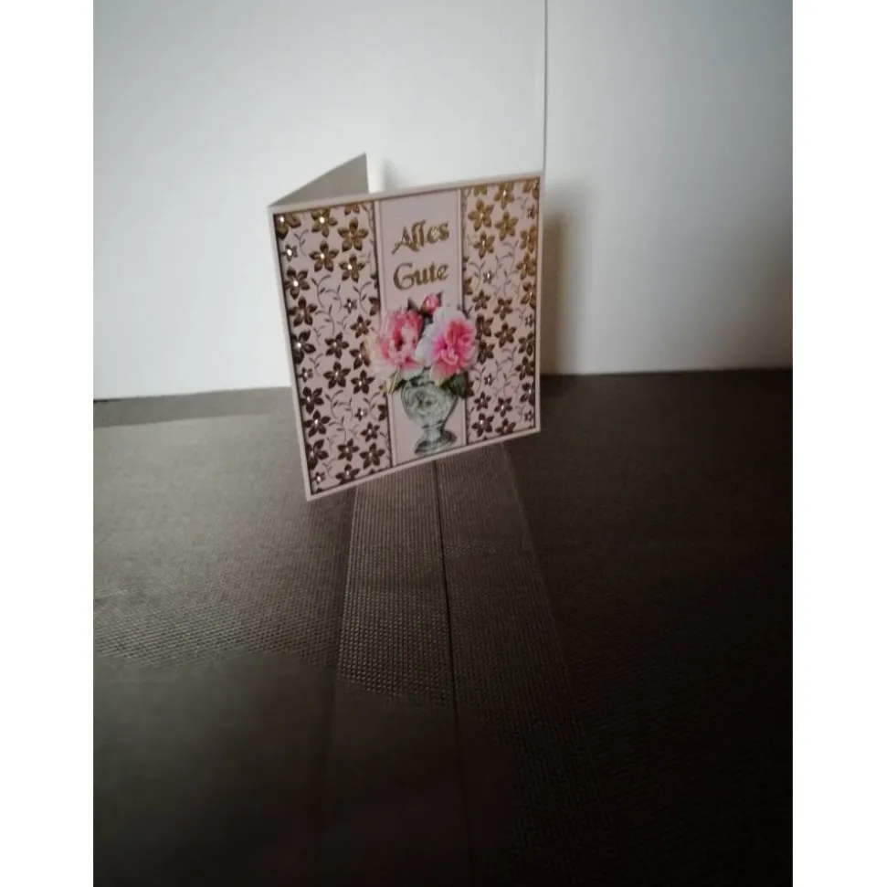 Geburtstagskarte für eine Frau in altrosa mit rosafarbenen Blumen