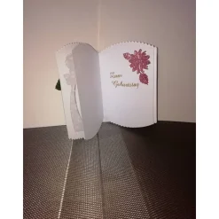 Geburtstagskarte für eine Frau in cremeweiss mit rosafarbener Blume