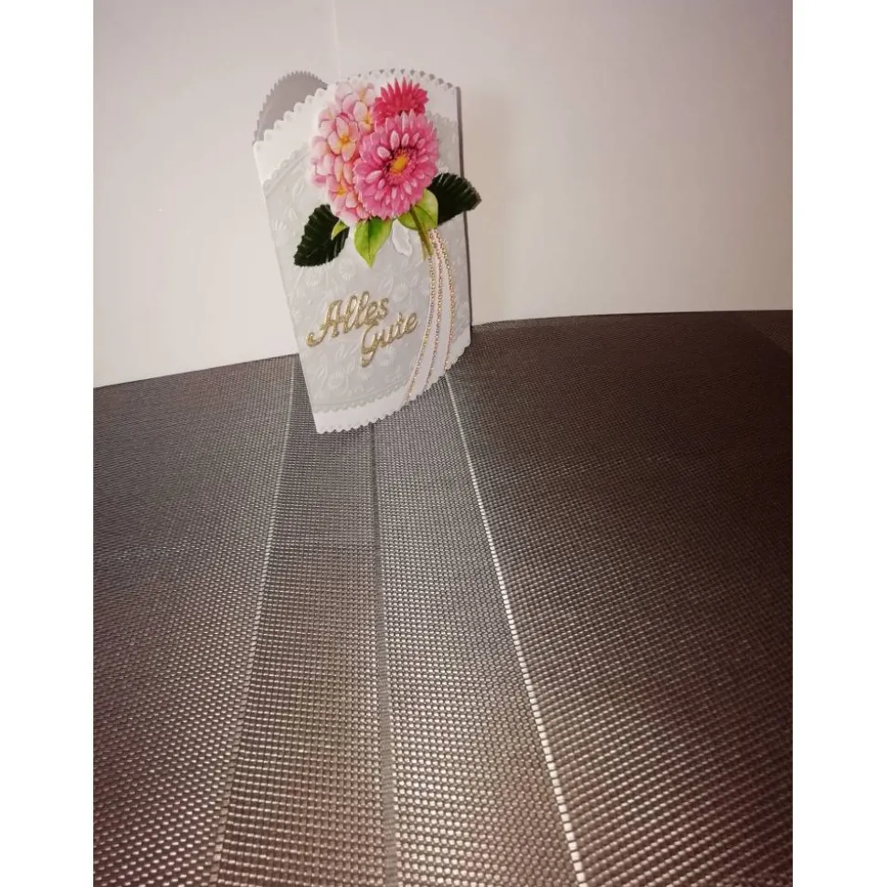 Geburtstagskarte für eine Frau in cremeweiss mit rosafarbener Blume