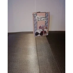 Geburtstagskarte für einen Mann mit Bekleidung