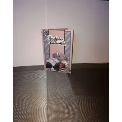 Geburtstagskarte für einen Mann mit Bekleidung