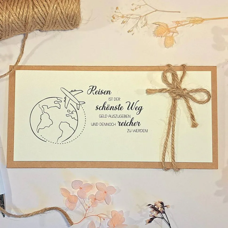 Geburtstagskarte für Reiseliebhaber – Geldgeschenk & Gutscheinverpackung mit Globus und Juteschleife