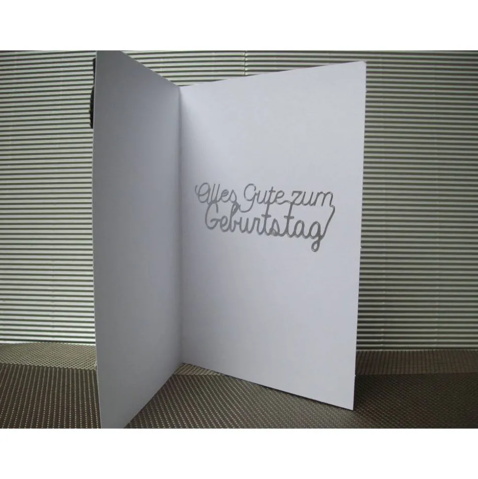 Geburtstagskarte in lila für eine Frau mit Blumen