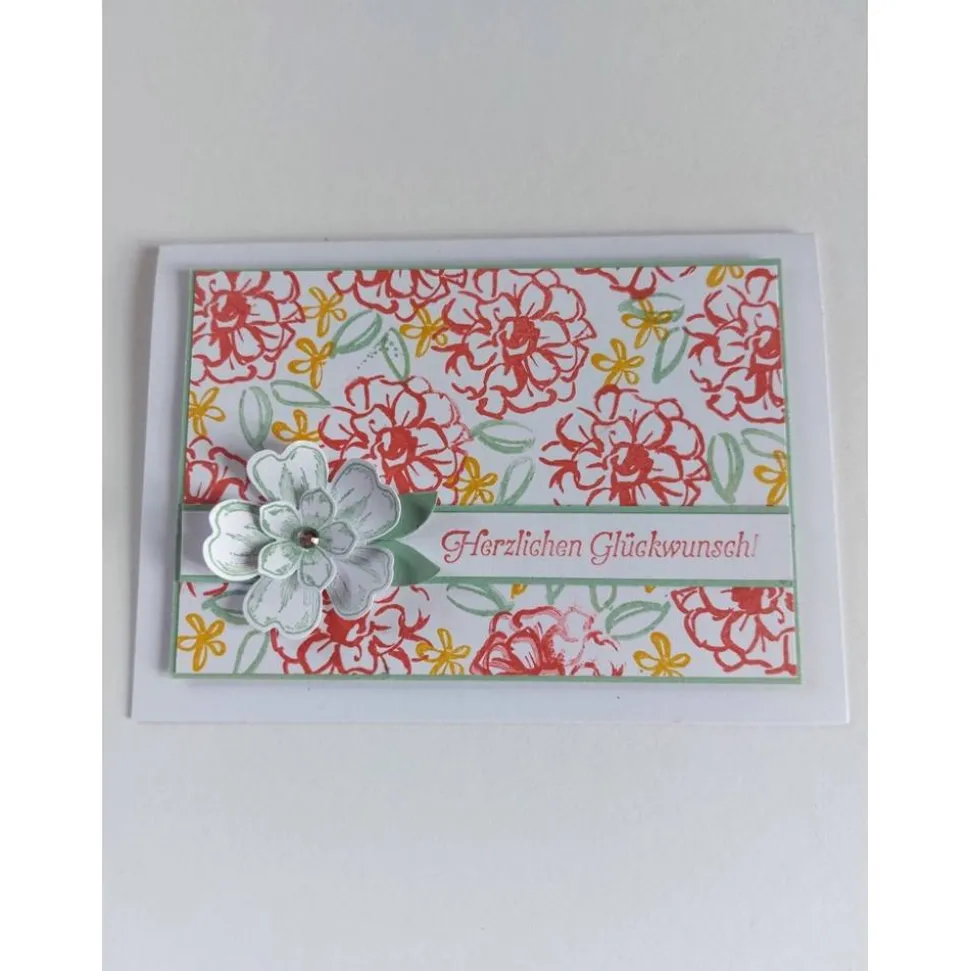 Geburtstagskarte mit bestempeltem Hintergrund