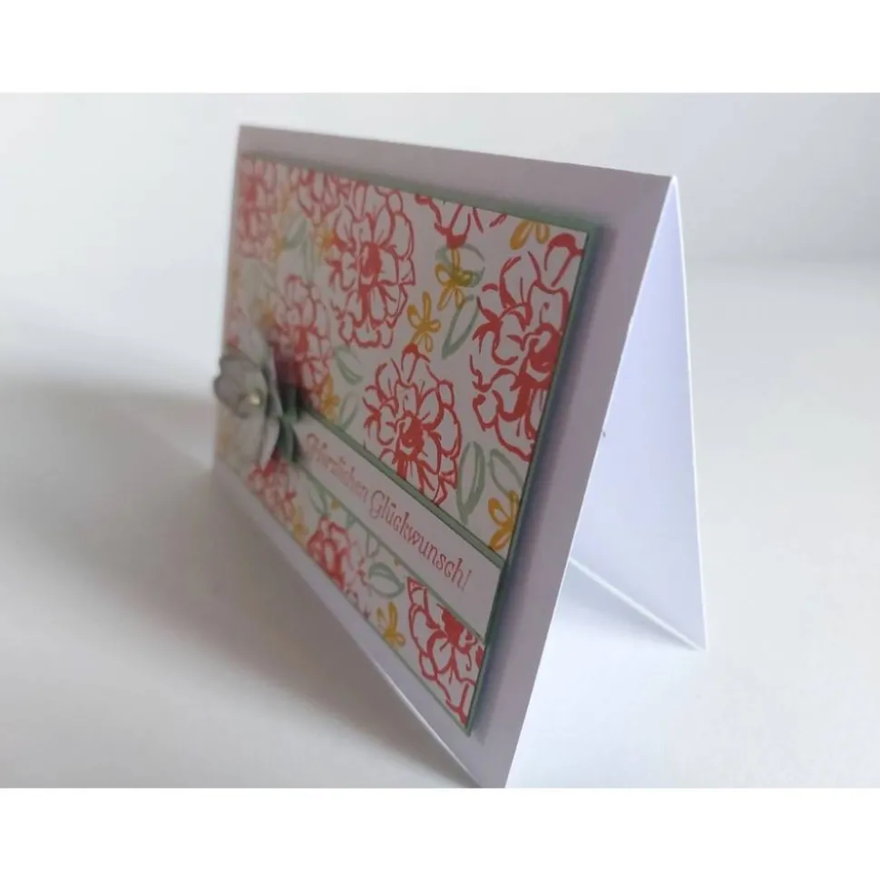 Geburtstagskarte mit bestempeltem Hintergrund