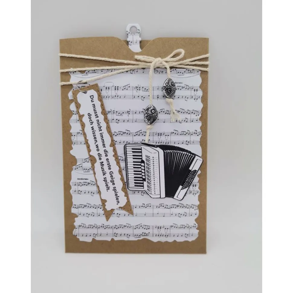 Geburtstagskarte mit Musikinstrumenten – Handgemachte Glückwunschkarte mit Gitarre & Akkordeon