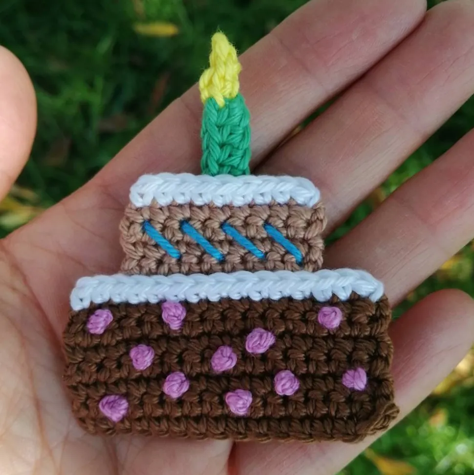 Geburtstagskarte Törtchen mit Kerze gehäkelt mit Wunschtext