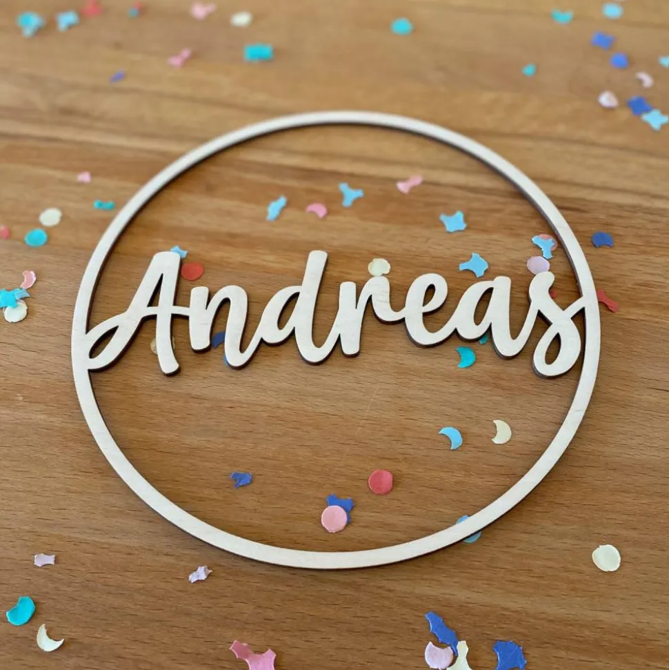 Geburtstagskranz mit 18 Kerzenhaltern & personalisiertem Einleger – selbstgefertigte Holzdekoration