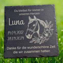 Gedenken, Grabschmuck  Pferd