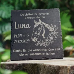 Gedenken, Grabschmuck  Pferd