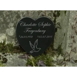 Gedenkstein Grabplatte Gravur Herz Taube schwarzer polierter Marmor Grabdekoration