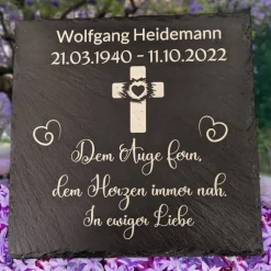 Gedenktafel/ Grabschmuck aus Schiefer, Kreuz, Personalisiert