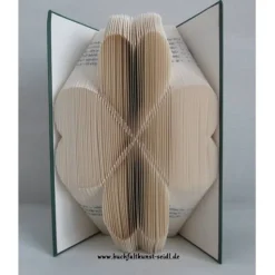 gefaltetes Buch "Glückskleeblatt" als Geschenk, z.B. für Geburtstag / Weihnachten / Hochzeit, oder als Dekoration