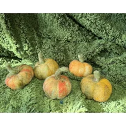 Gefilzte Kürbisse –  handgemachte Wollfilz-Deko in Herbstfarben, ca. 8–10 cm Durchmesser