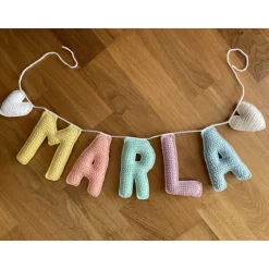 Gehäkelte Namensgirlande/Namenskette mit 3D-Buchstaben - einzigartige Deko für das Kinder- und Babyzimmer