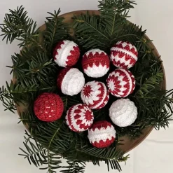 gehäkelte Weihnachtsbaunkugeln