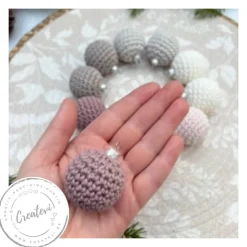 Gehäkelte Weihnachtskugeln - Handgemachte Christbaumkugeln Farbkollektion „Soft Winter“ – grau, beige, rosa