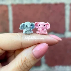 Gehäkelter Baby-Elefant (microcrochet)