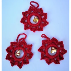 gehäkelter Baumschmuck mit Glöckchen
