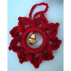 gehäkelter Baumschmuck mit Glöckchen