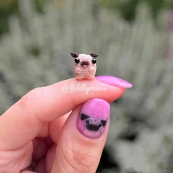 Gehäkelter Mops (microcrochet)