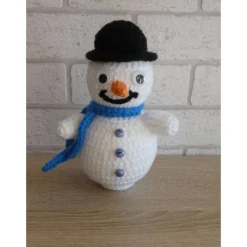 Gehäkelter Schneemann mit blauem Schal (Weihnachtsdeko)