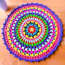 Gehäkeltes Deckchen 37 cm Mandala Boho Stuhlkissen