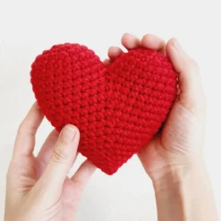 Gehäkeltes dekoratives Herz, Geschenke zum Muttertag