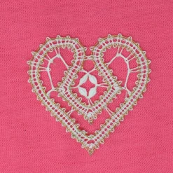 Geklöppelter Christbaumschmuck Herz 1 aus Spitze – Weiß-Gold, 6x6 cm