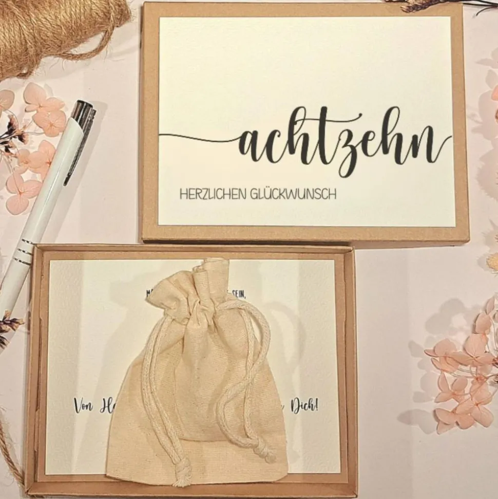 Geldgeschenk 18. Geburtstag – Personalisierte Geschenkbox mit Karte & Baumwollsäckchen
