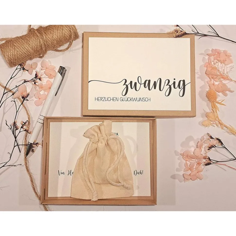 Geldgeschenk 20. Geburtstag – Personalisierte Geschenkbox mit Glückwunschkarte & Leinensäckchen