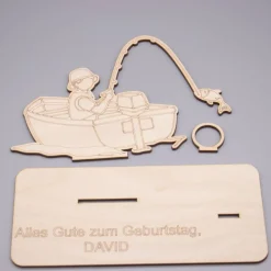 Geldgeschenk Angler mit Boot - aus Holz personalisiert