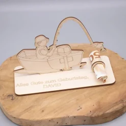 Geldgeschenk Angler mit Boot - aus Holz personalisiert