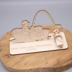 Geldgeschenk Angler mit Boot - aus Holz personalisiert