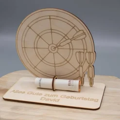 Geldgeschenk Dart - aus Holz personalisiert